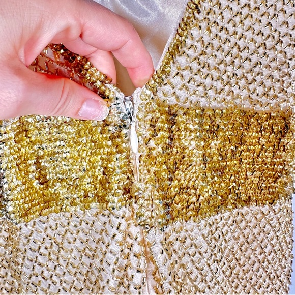 Mac Duggal Beaded V-Neck Evening Gown Gold Size 10 - Picture 13 of 16